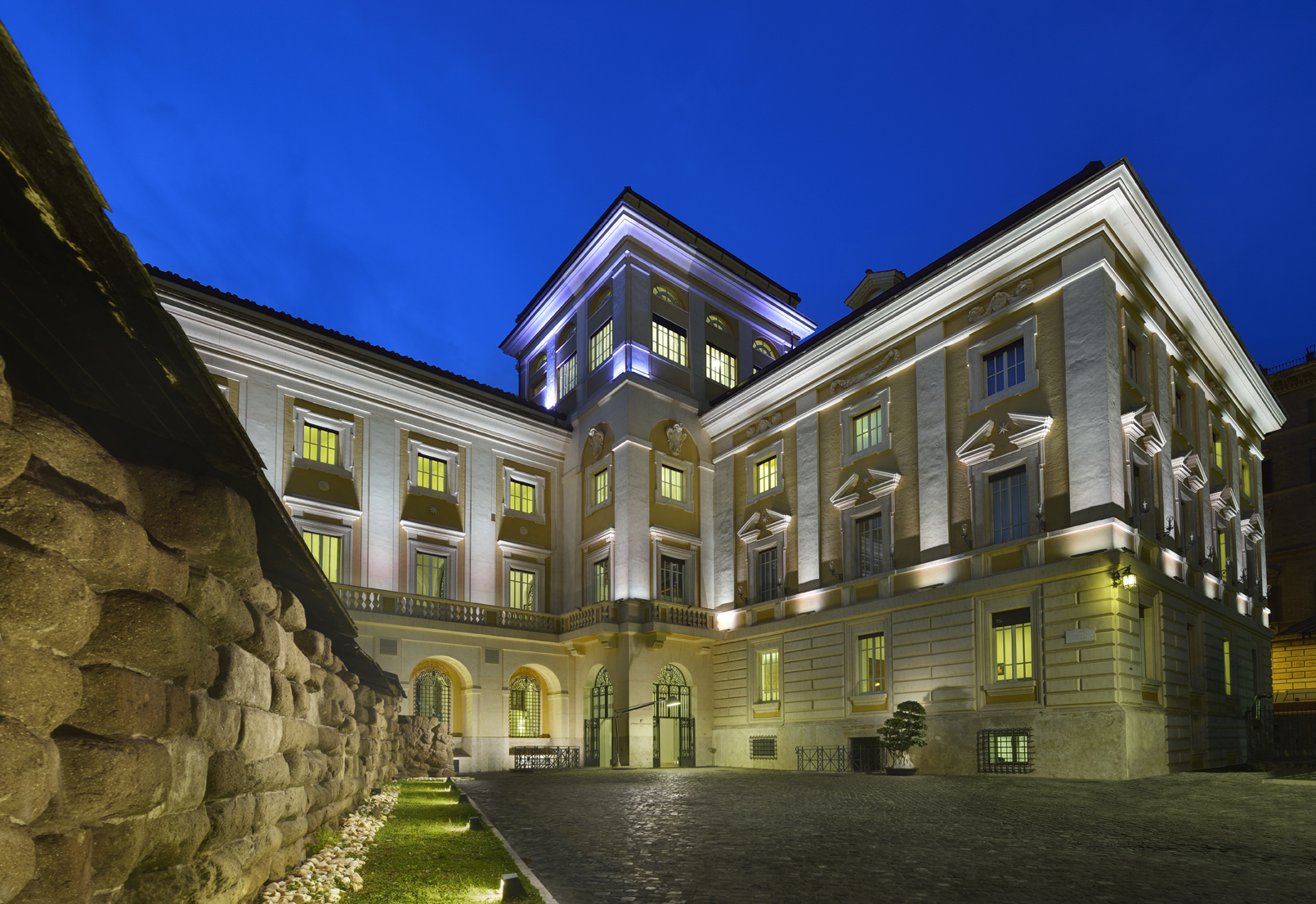 Palazzo-Montemartini_Ragosta-Hotels_Esteno-night-mod