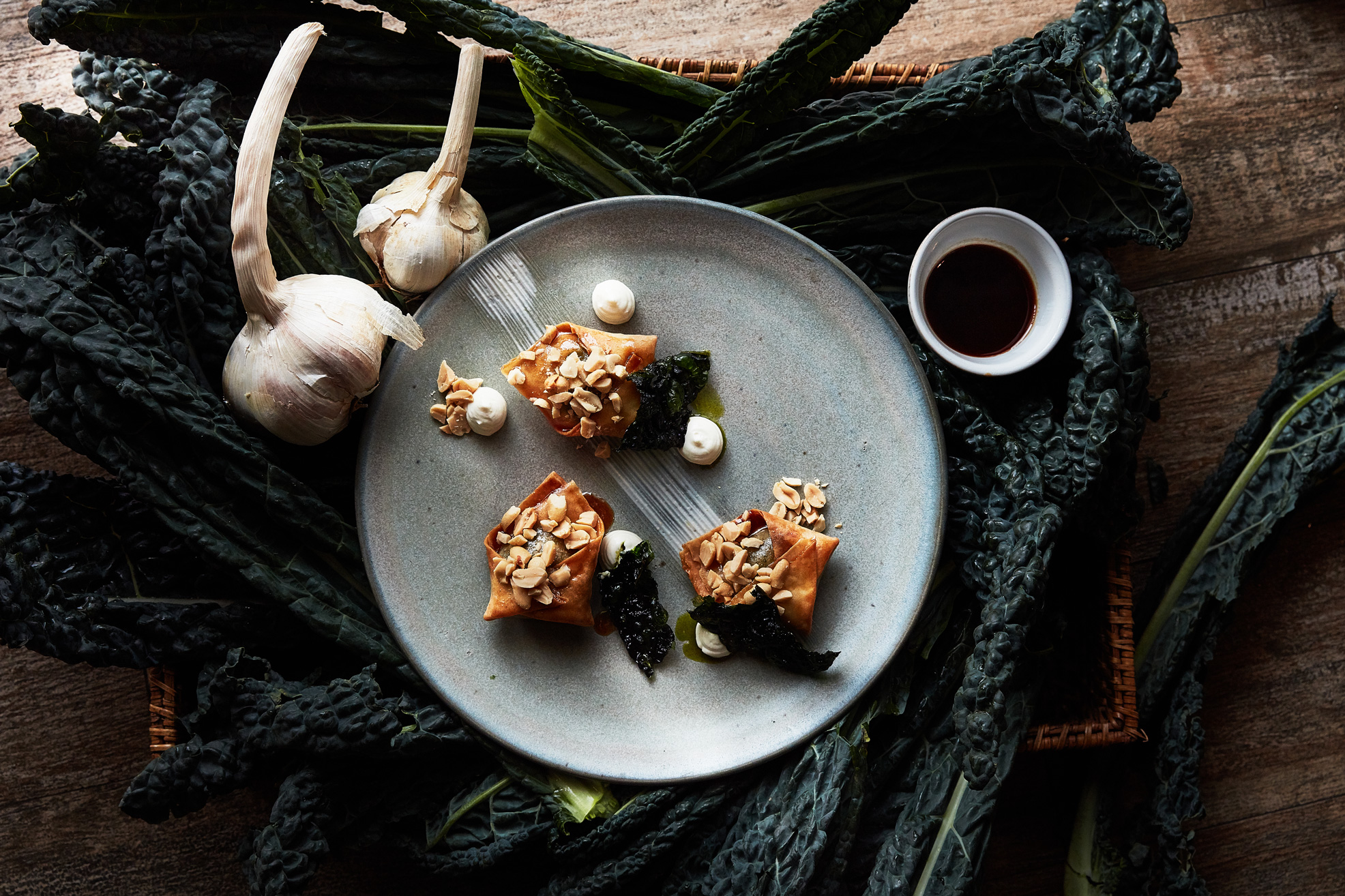 RAVIOLO FRITTO RIPIENO DI CAVOLO NERO E FUNGHI CHAMPIGNON, SALSA ALL_ACETO DI LAMPONI E MAIONESE ALL_AGLIO DOLCE
